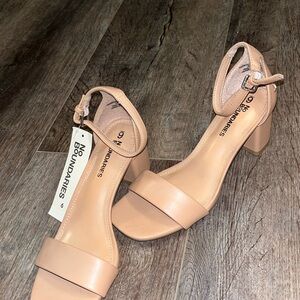 No Boundaries Women's Nude Block Heel Sandals